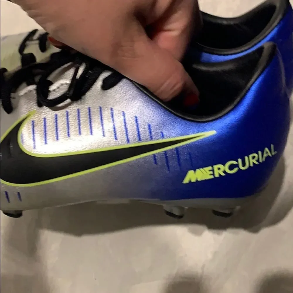 L❌1 hr sale❌Nike soccer shoes